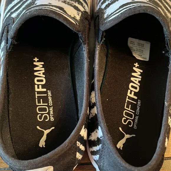 Womens Puma back an white slip on sneakers. - Picture 3 of 6